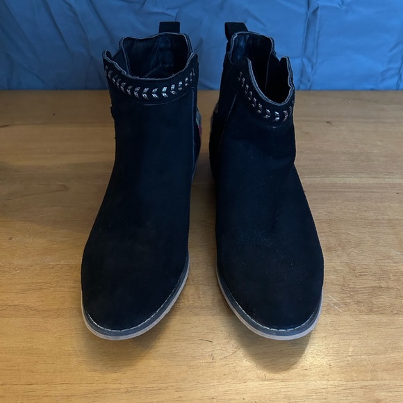 Tiara Chelsea Boots - Picture 2 of 7